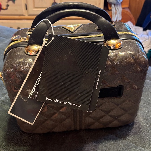 NWT TriForce Black “Quilted look” Travel Bag. Shimmery.